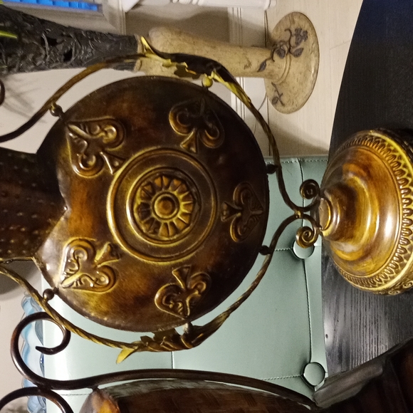 NEW 2x 16" Gorgeous Metal Stand Out Vases with many Details!! - Picture 5 of 8